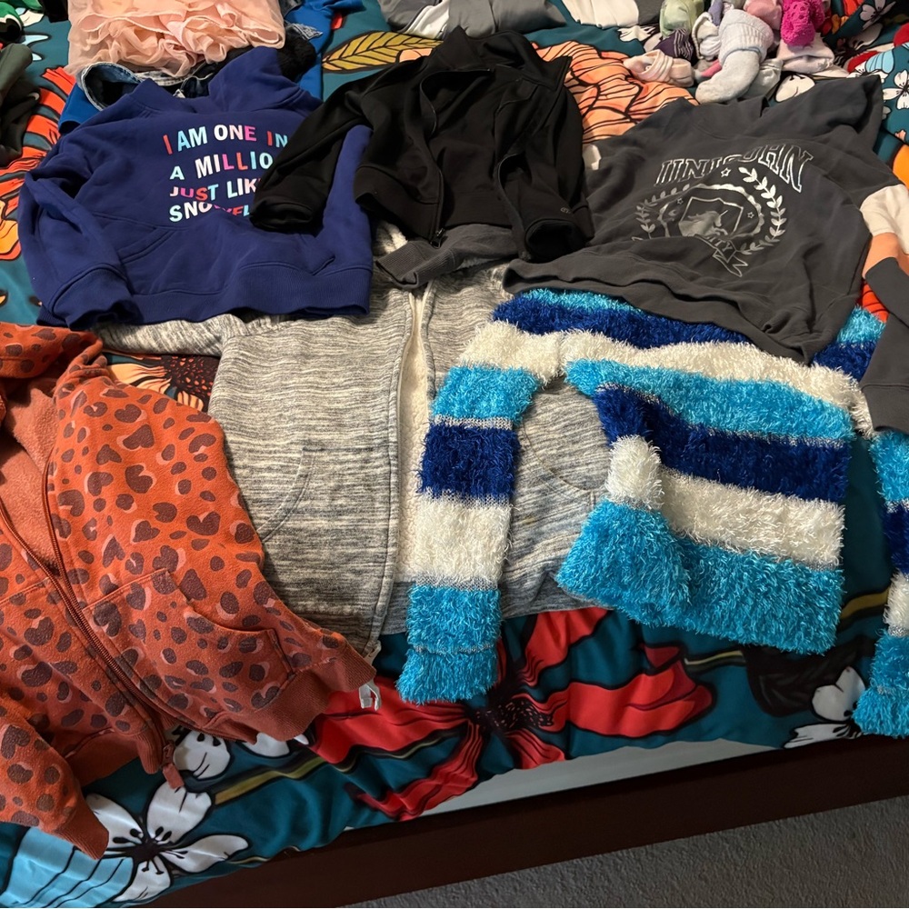 Mixed lot of 6 girls size 7/8 sweatshirts